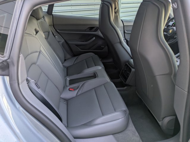 2022 Porsche Taycan 4S Image 11 of 32