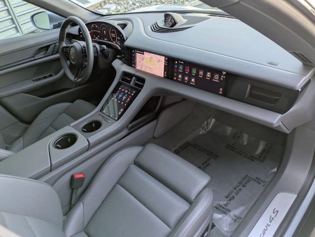 2022 Porsche Taycan 4S Image 17 of 32