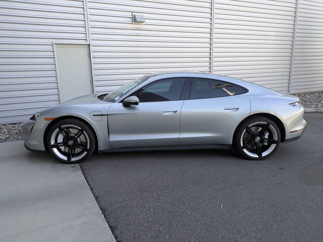 2022 Porsche Taycan 4S Image 8 of 32