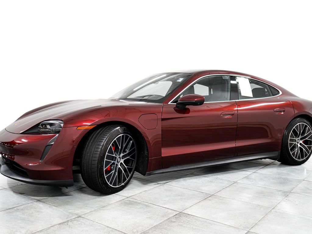 2022 Porsche Taycan 4S Image 2 of 31