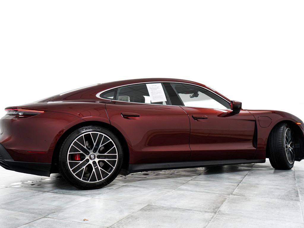 2022 Porsche Taycan 4S Image 3 of 31