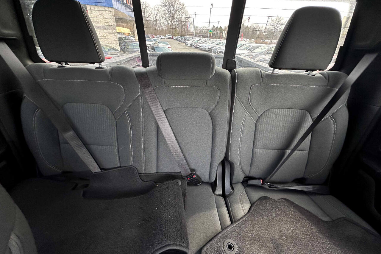 Vehicle image 23 of 24