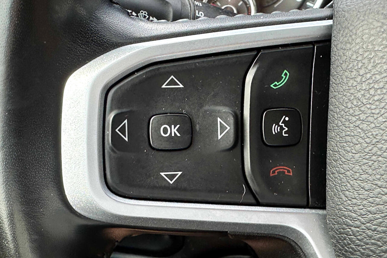 Vehicle image 21 of 24
