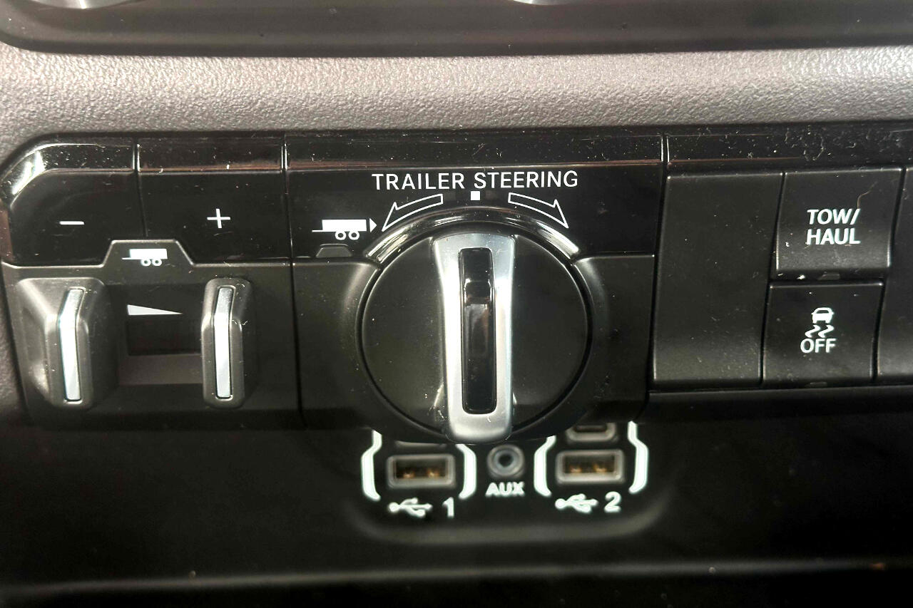 Vehicle image 19 of 24