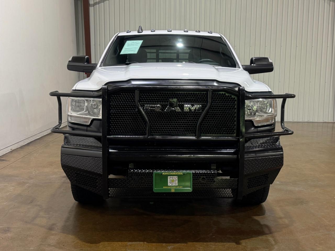 2022 Ram 2500 Tradesman Image 2 of 64
