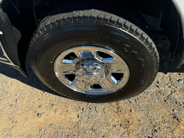 Vehicle image 17 of 25