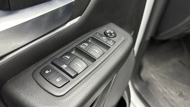 Vehicle image 27 of 41
