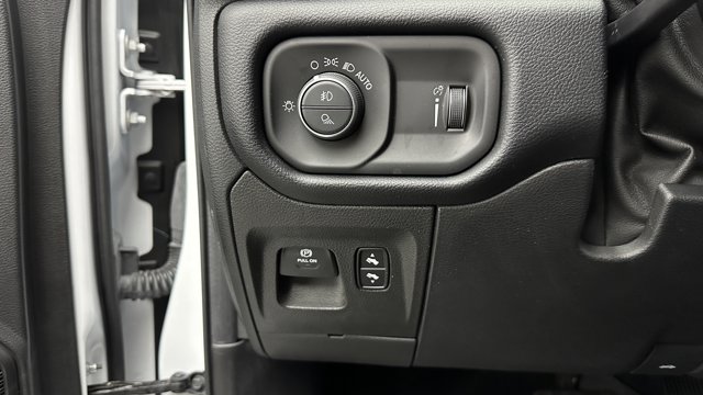 Vehicle image 31 of 41