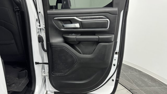 Vehicle image 14 of 41
