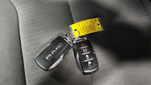 Vehicle image 40 of 50