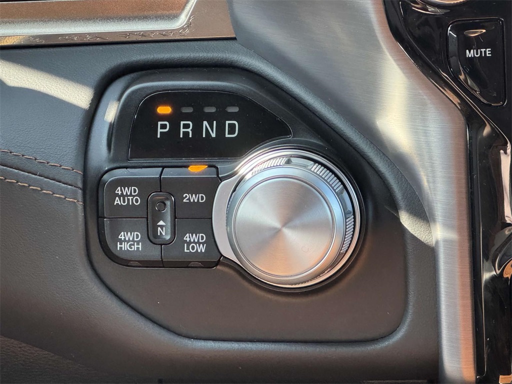 Vehicle image 21 of 30