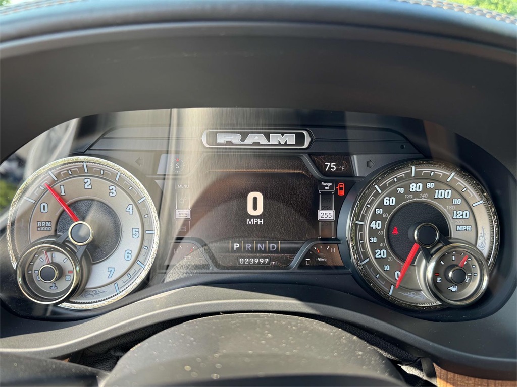 Vehicle image 17 of 30