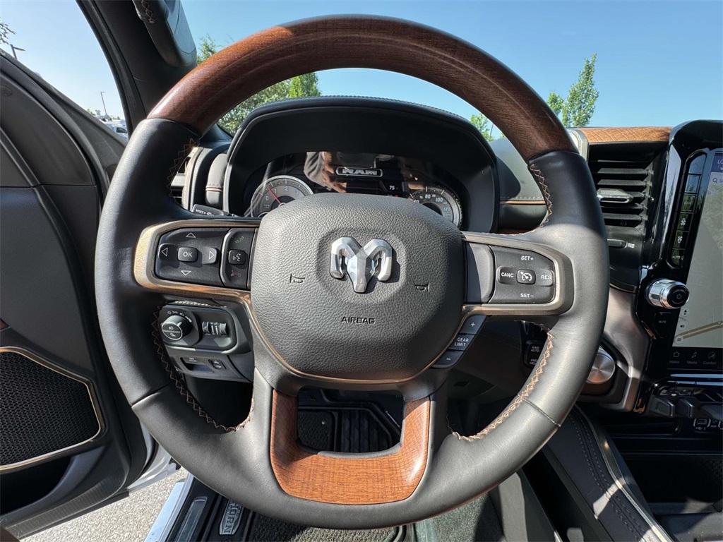 Vehicle image 27 of 30
