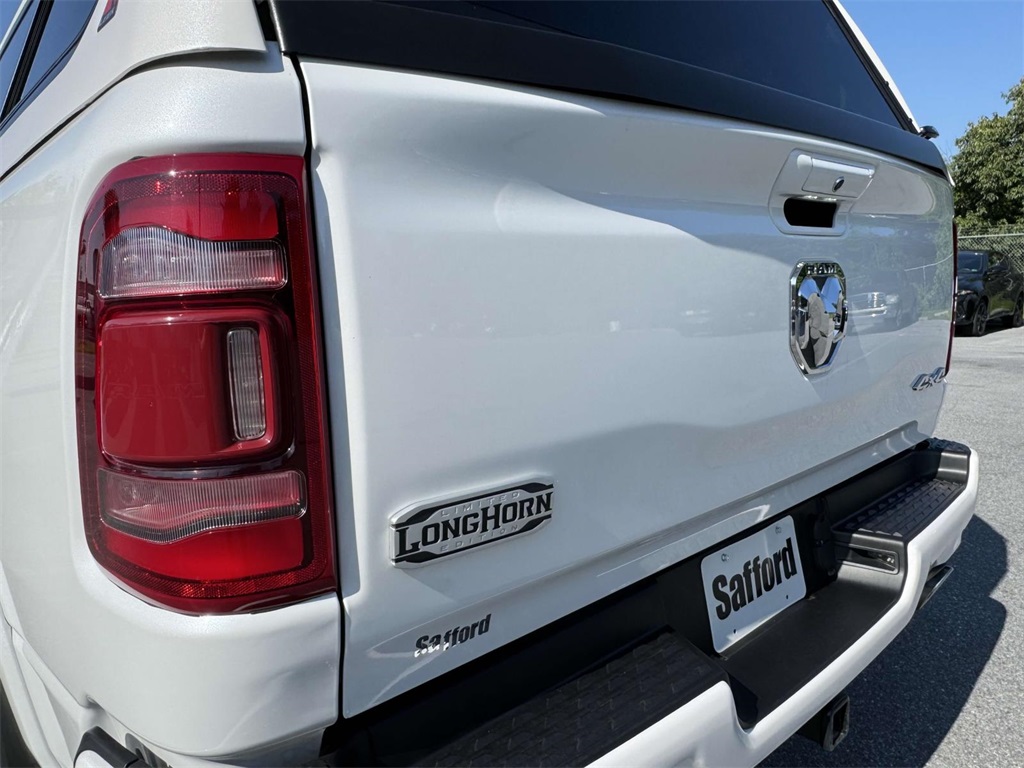 Vehicle image 28 of 30