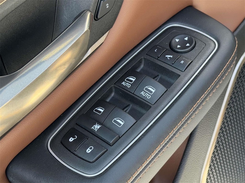 Vehicle image 26 of 30