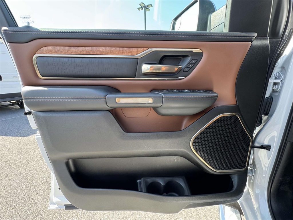 Vehicle image 20 of 30