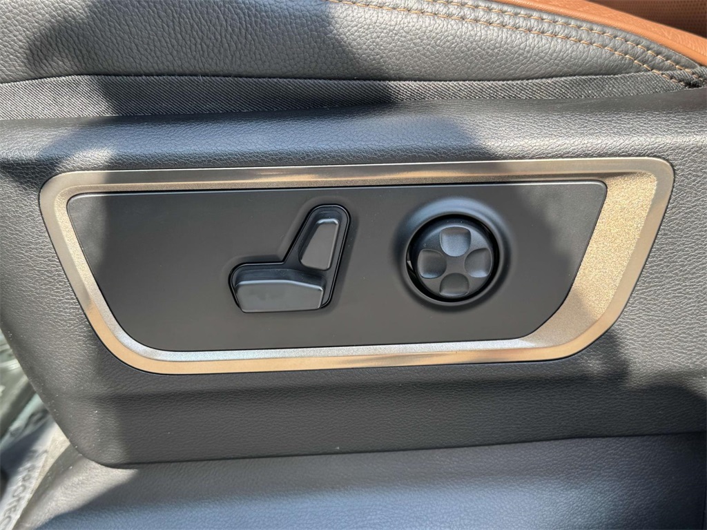 Vehicle image 29 of 30
