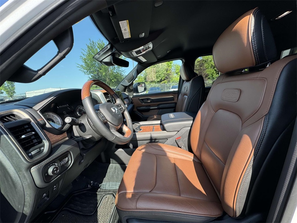 Vehicle image 13 of 30