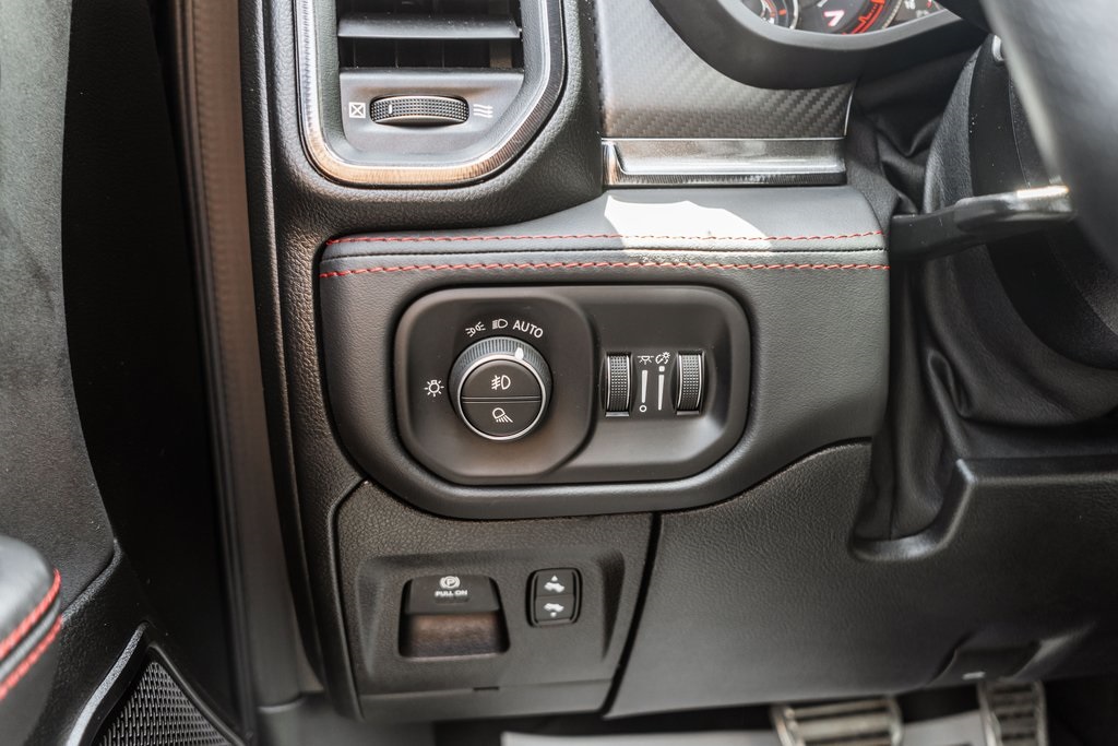 Vehicle image 33 of 39