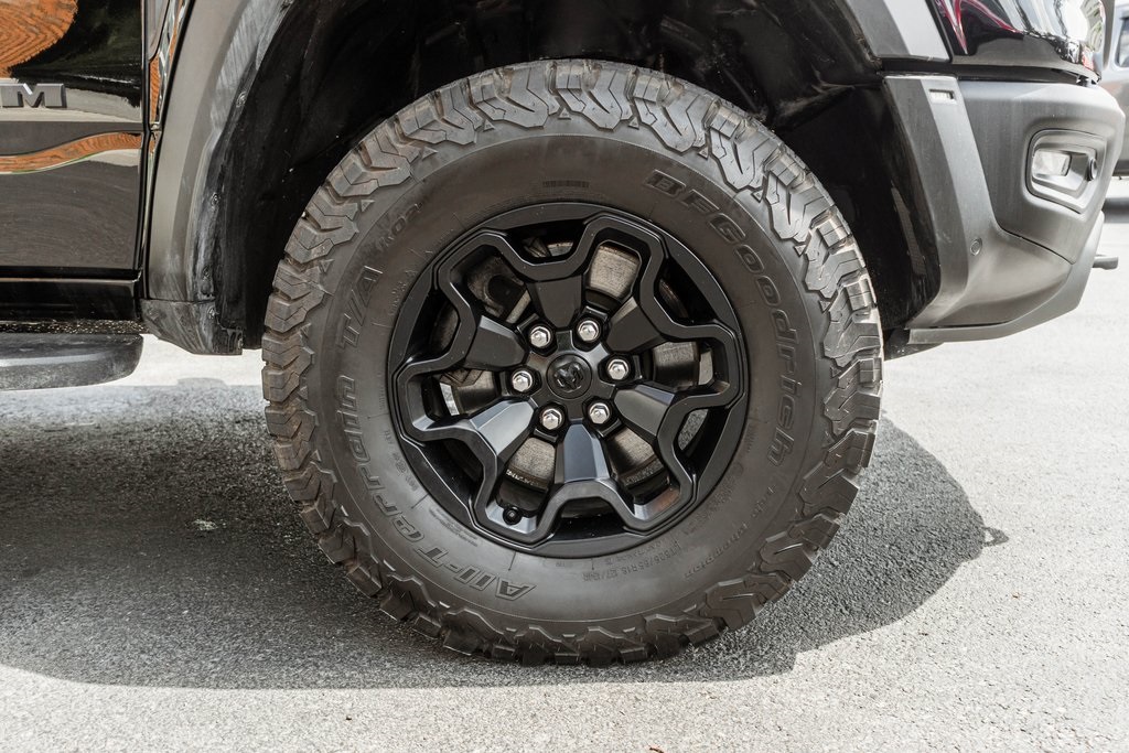 Vehicle image 10 of 39