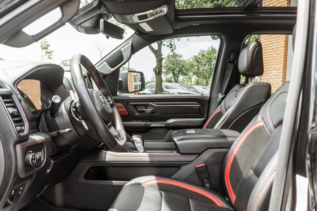 Vehicle image 15 of 39