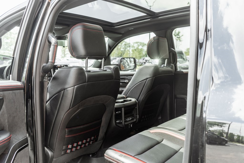 Vehicle image 14 of 39