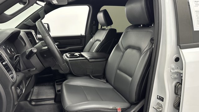 Vehicle image 10 of 33