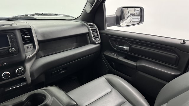Vehicle image 18 of 33