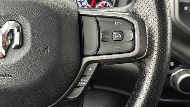 Vehicle image 31 of 33