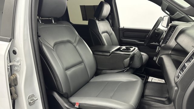 Vehicle image 8 of 33