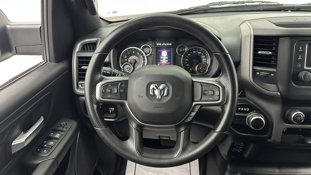 Vehicle image 19 of 33