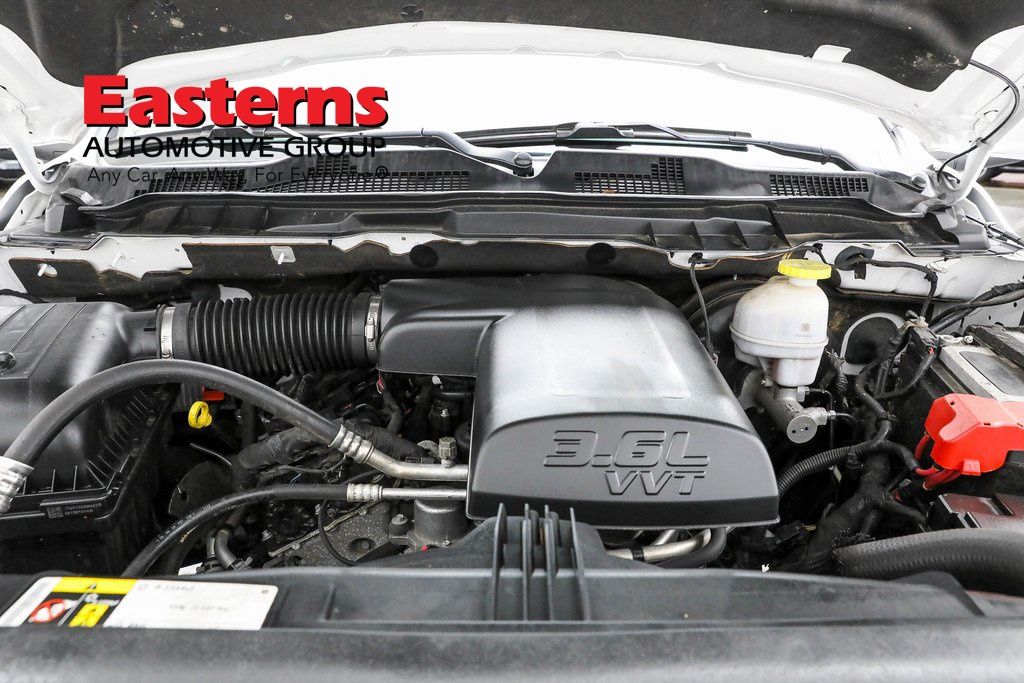 Vehicle image 37 of 61