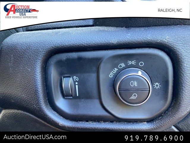 Vehicle image 27 of 28
