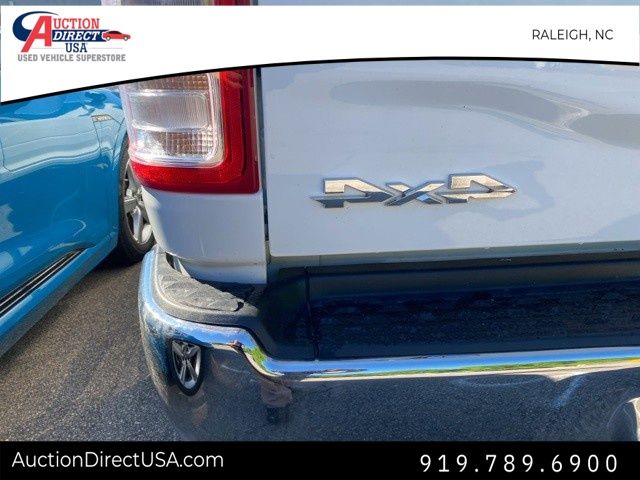 Vehicle image 12 of 28