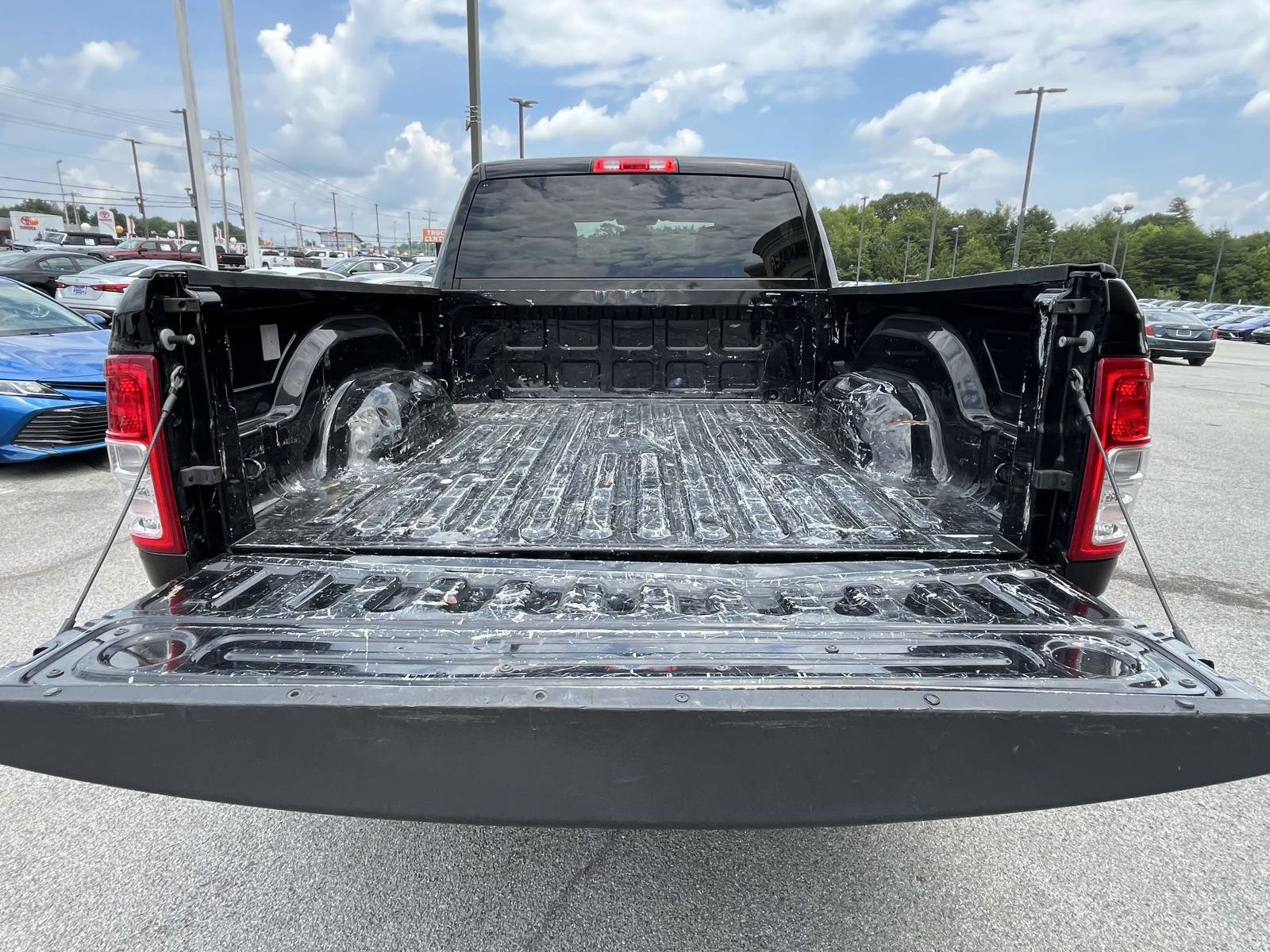 Vehicle image 9 of 25