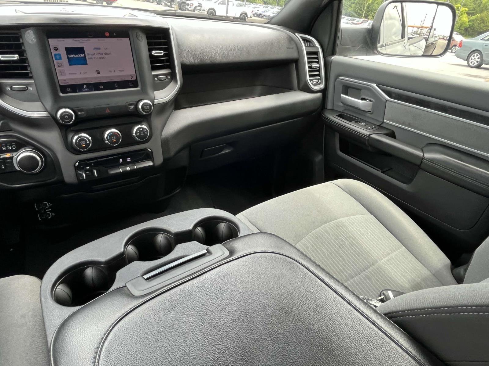 Vehicle image 16 of 25