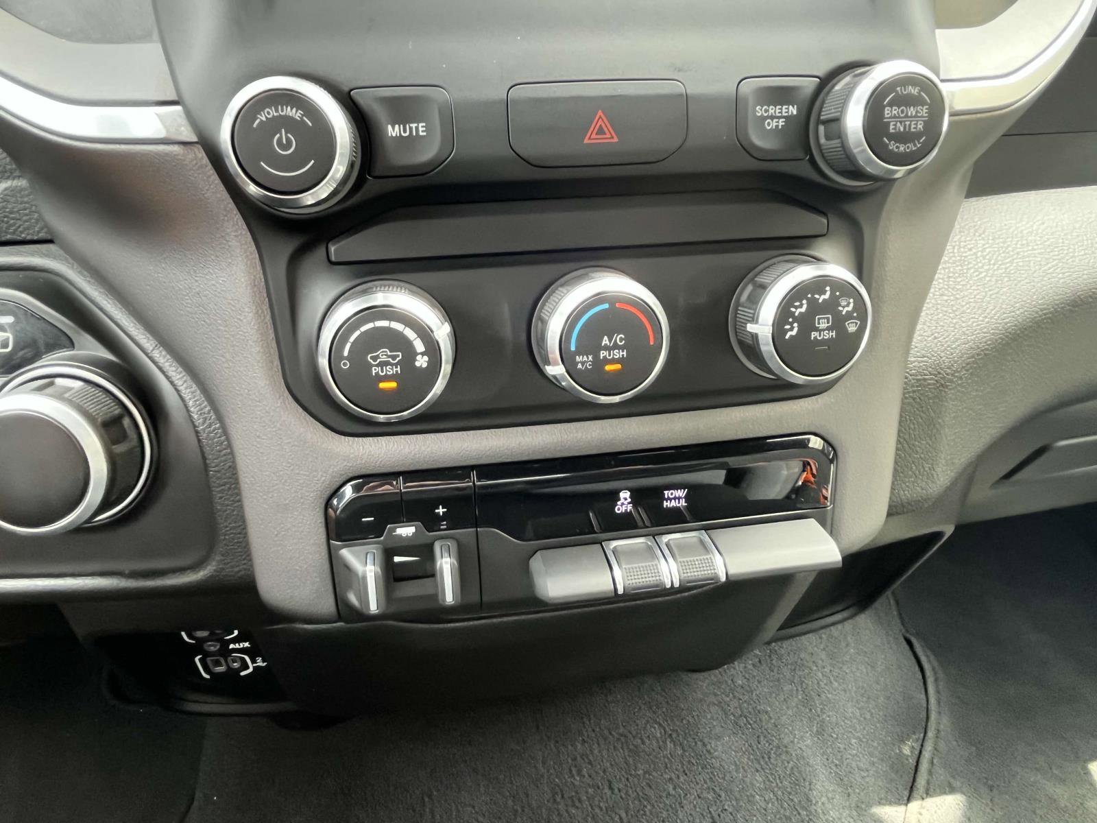 Vehicle image 22 of 25