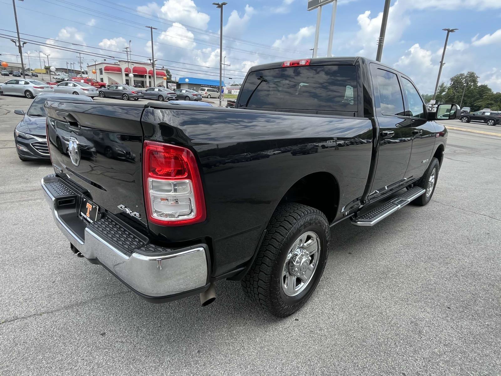 Vehicle image 4 of 25
