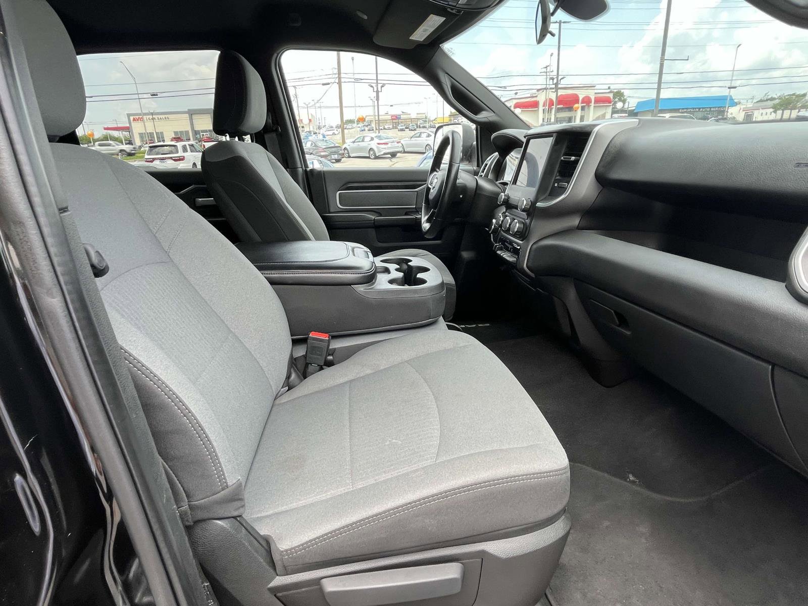 Vehicle image 19 of 25
