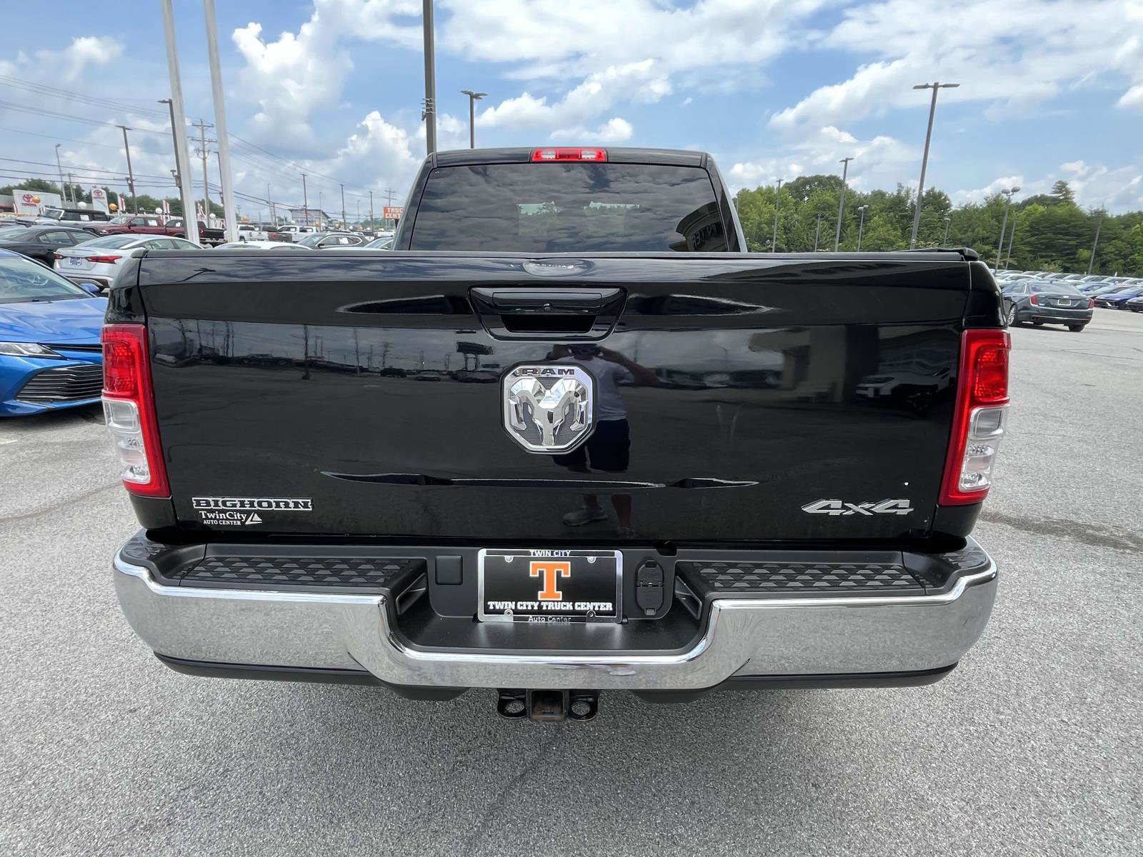 Vehicle image 8 of 25