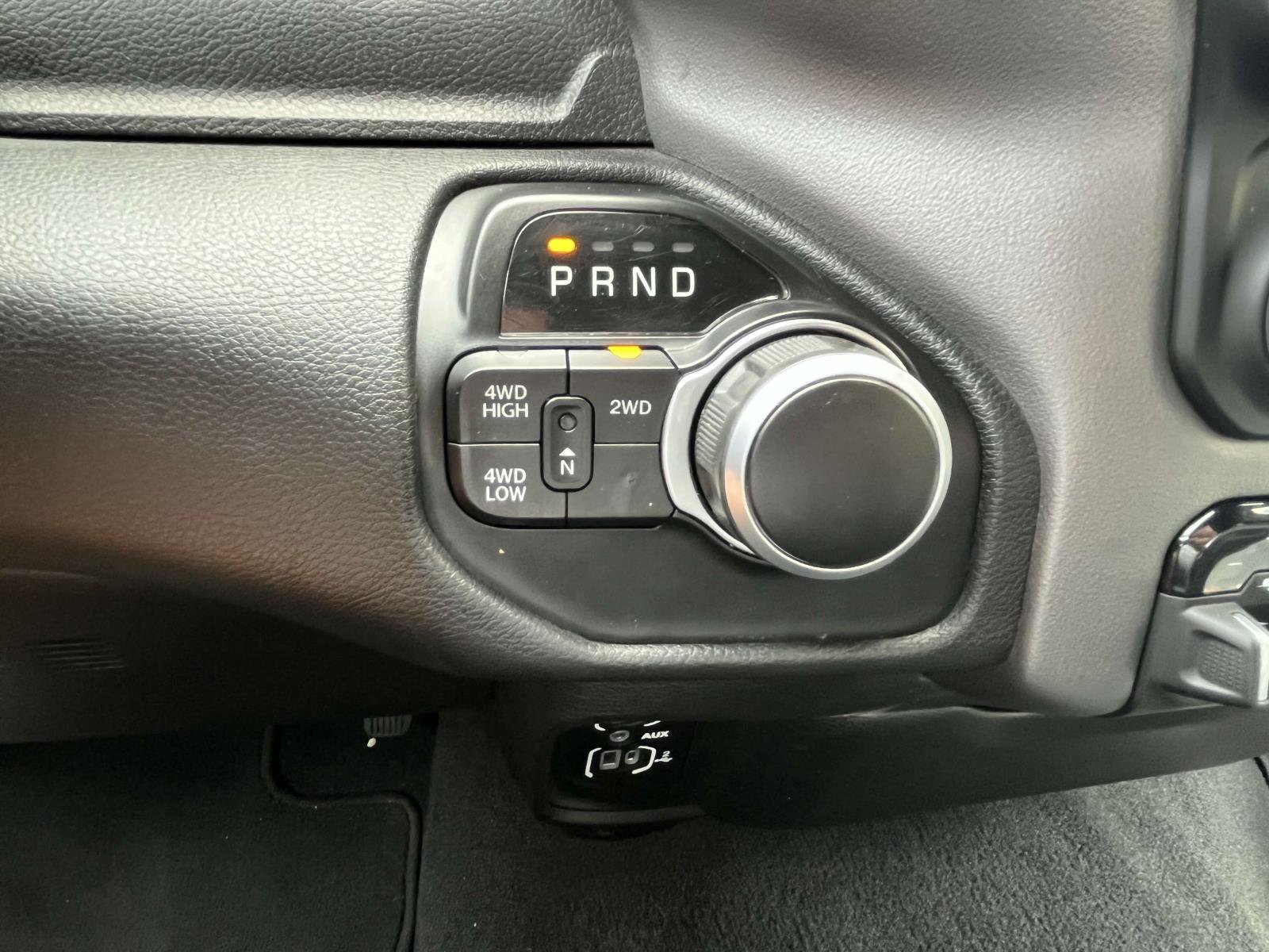 Vehicle image 23 of 25