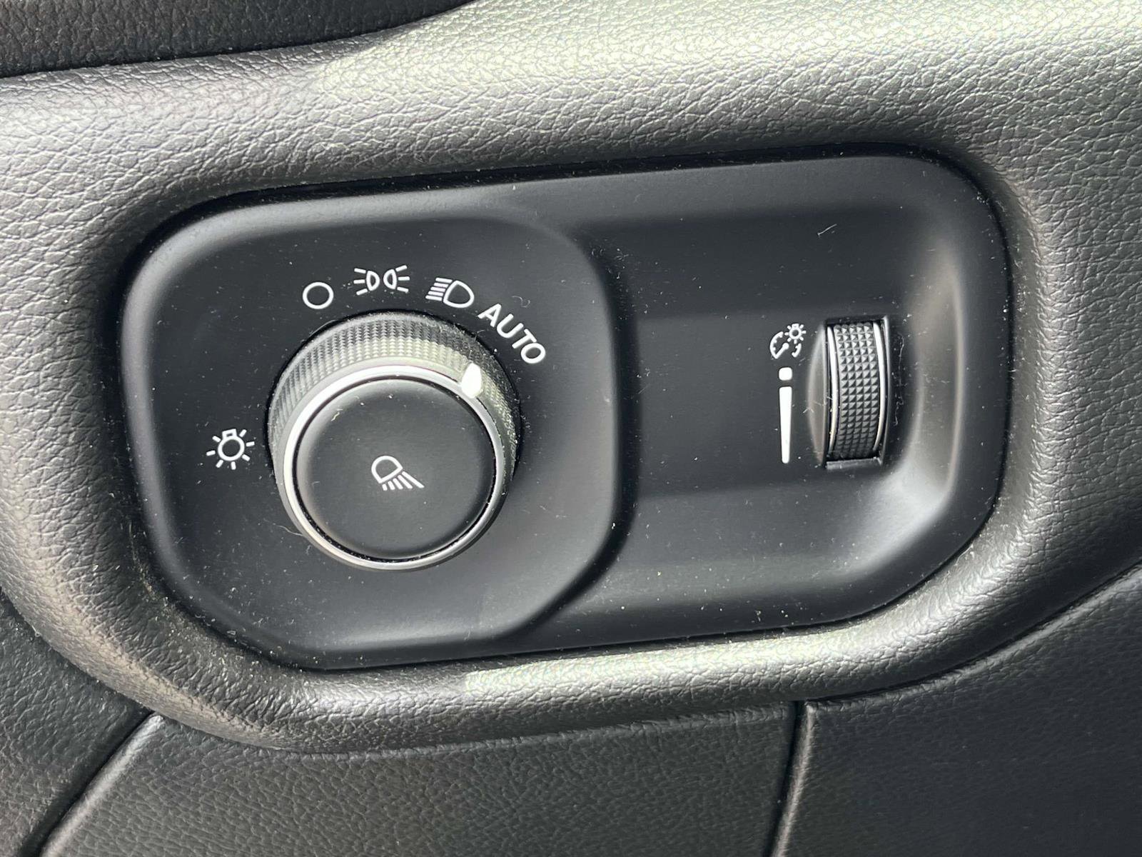 Vehicle image 20 of 25