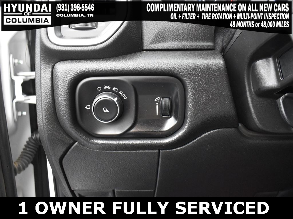 Vehicle image 33 of 37