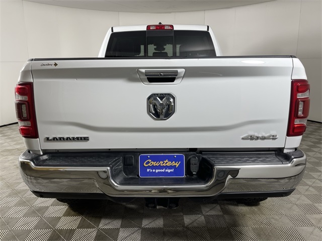 Vehicle image 8 of 43