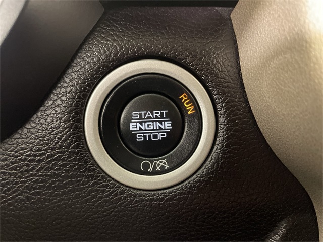 Vehicle image 33 of 43