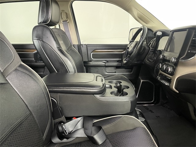 Vehicle image 19 of 43