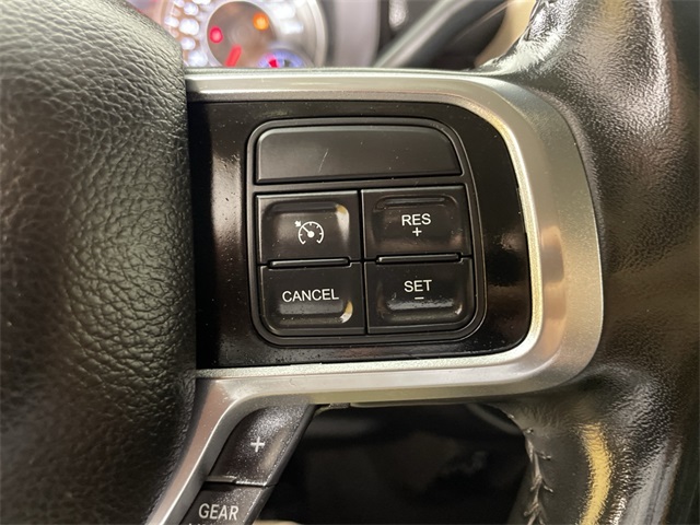 Vehicle image 34 of 43