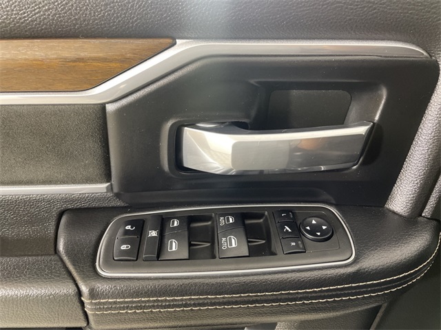 Vehicle image 31 of 43