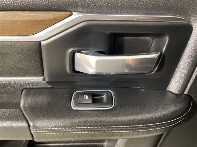 Vehicle image 41 of 43