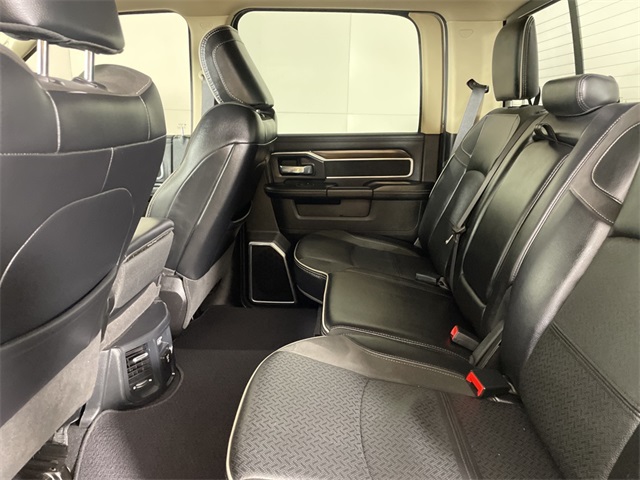 Vehicle image 17 of 43